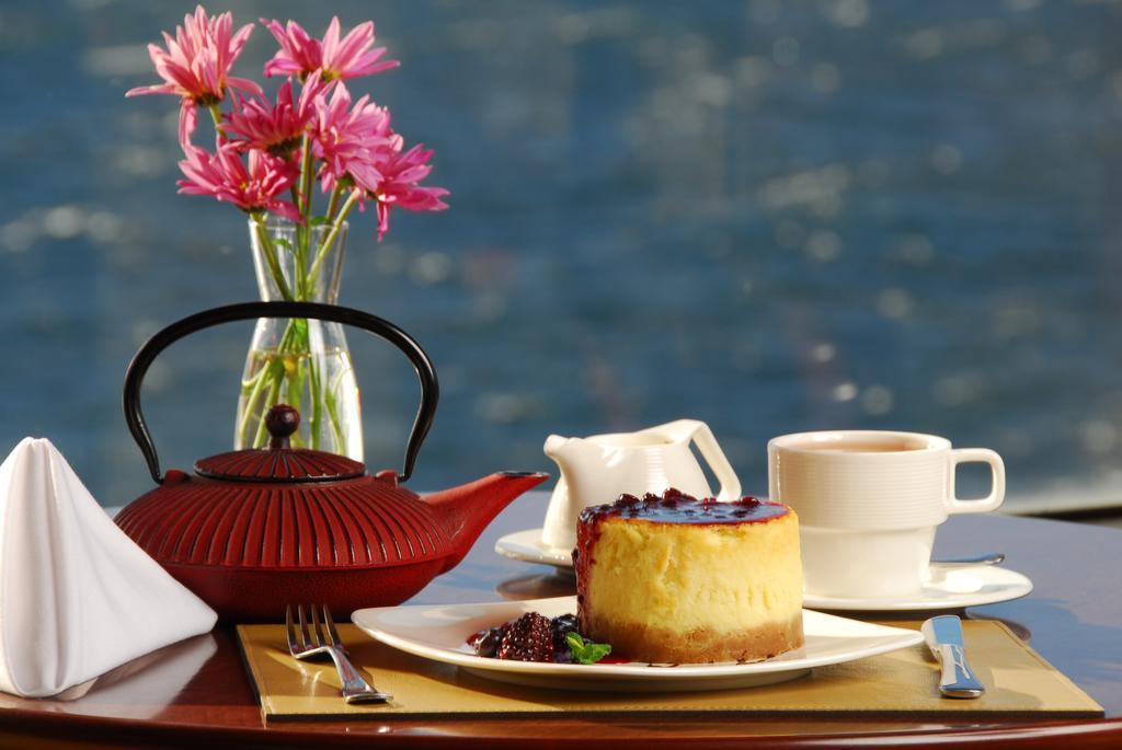Alma Del Lago Suites & Spa Σαν Κάρλος ντε Μπαριλότσε Εξωτερικό φωτογραφία A tea party
