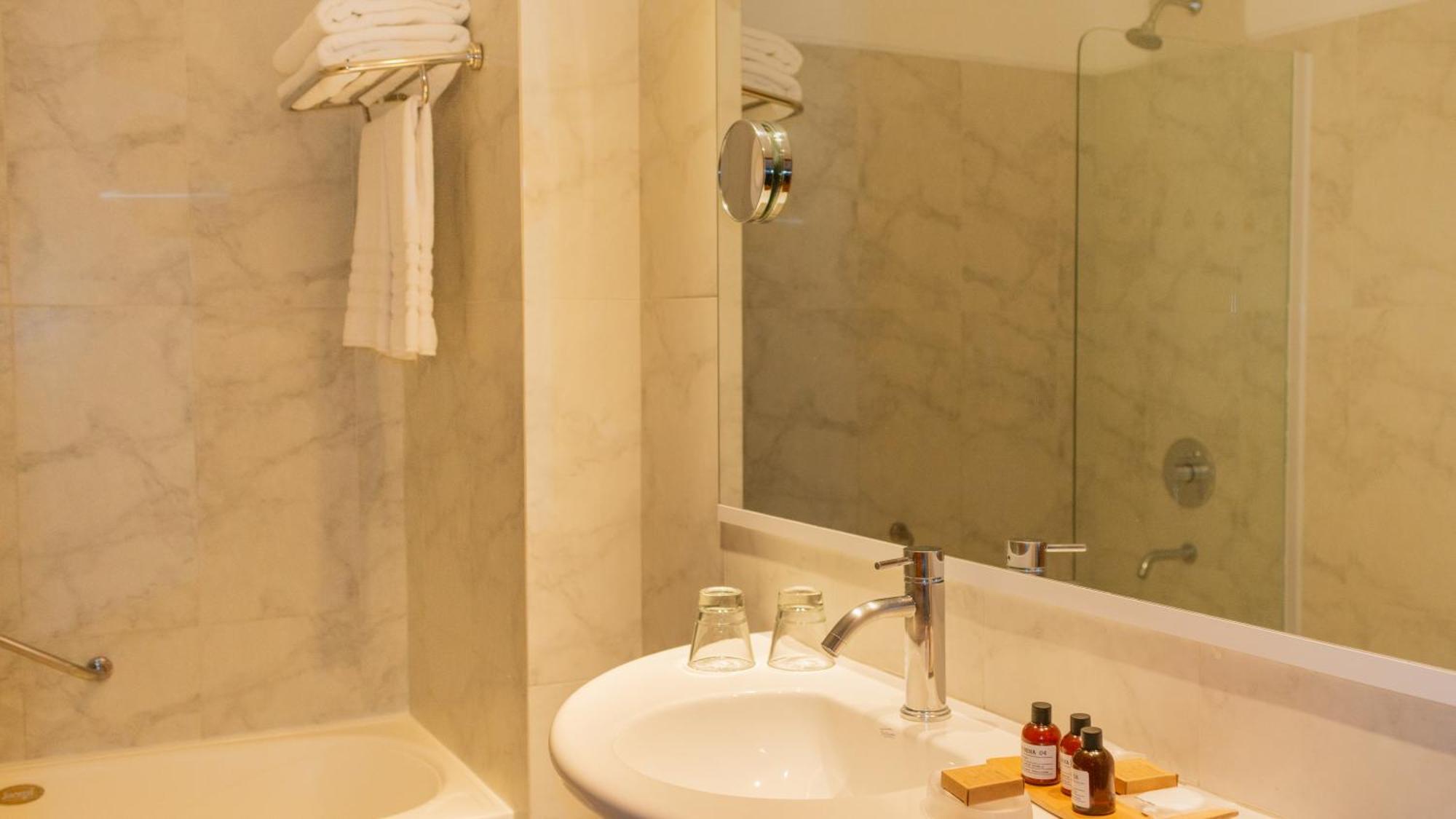 Alma Del Lago Suites & Spa Σαν Κάρλος ντε Μπαριλότσε Εξωτερικό φωτογραφία Bathroom