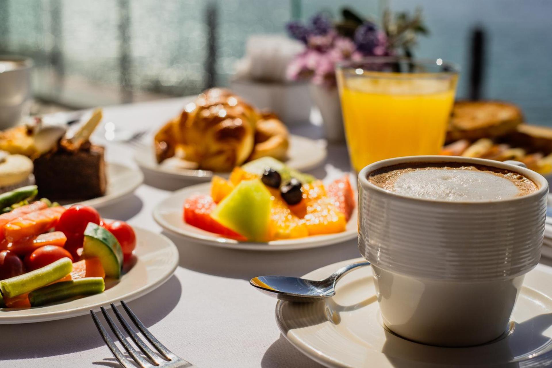Alma Del Lago Suites & Spa Σαν Κάρλος ντε Μπαριλότσε Εξωτερικό φωτογραφία A continental breakfast