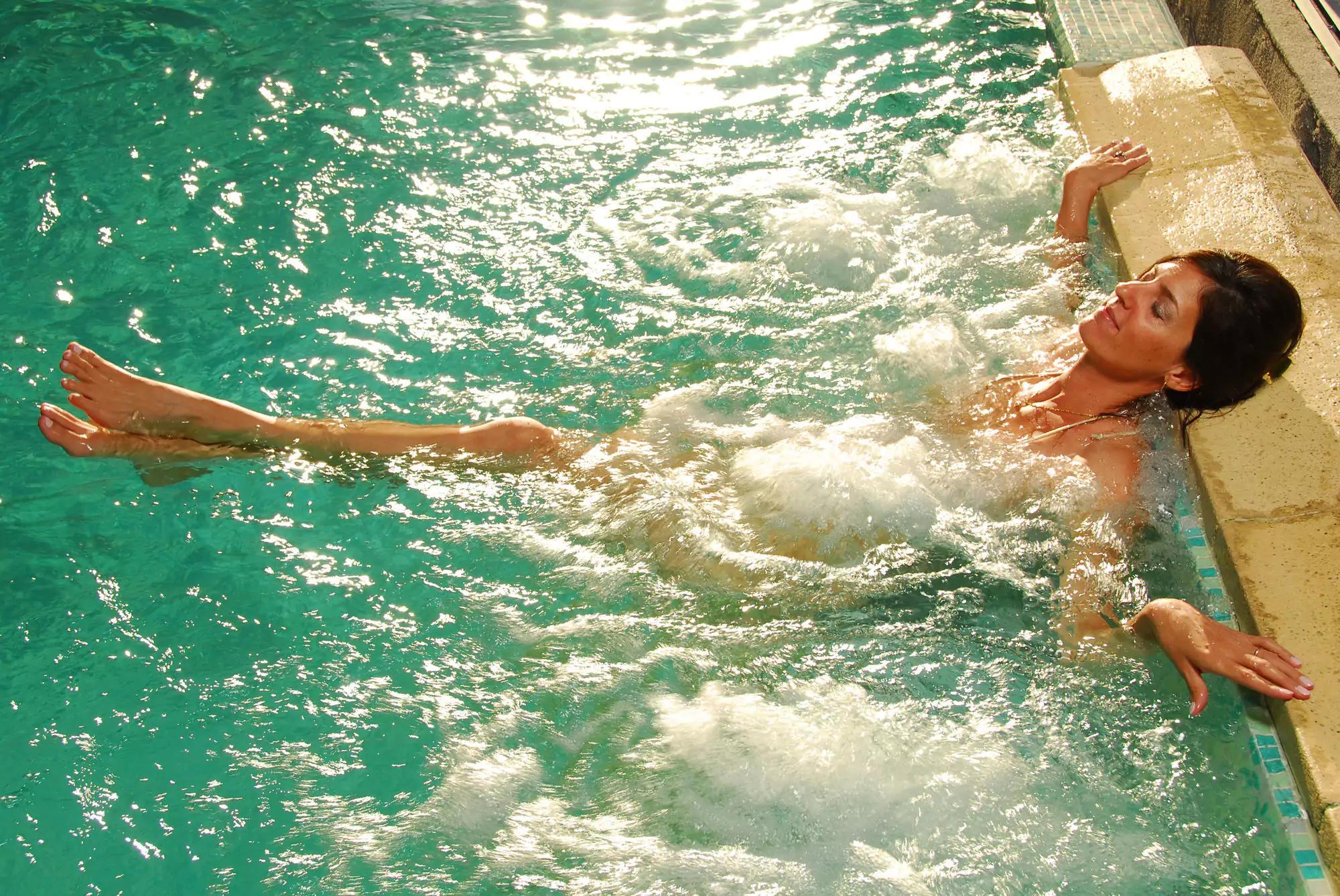 Alma Del Lago Suites & Spa Σαν Κάρλος ντε Μπαριλότσε Εξωτερικό φωτογραφία A woman relaxing in a spa