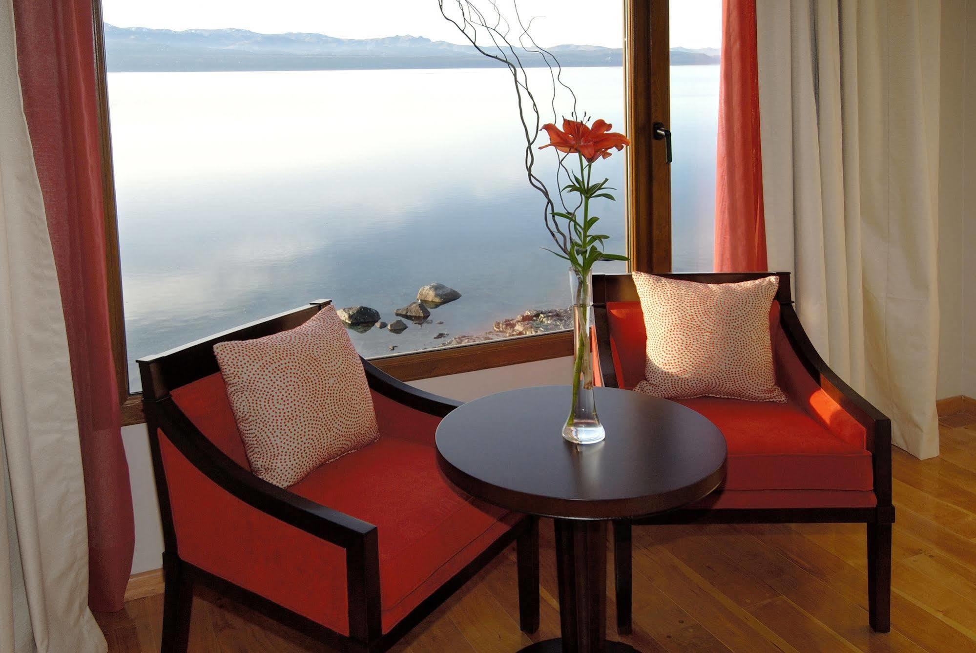 Alma Del Lago Suites & Spa Σαν Κάρλος ντε Μπαριλότσε Εξωτερικό φωτογραφία A view from a suite at the resort